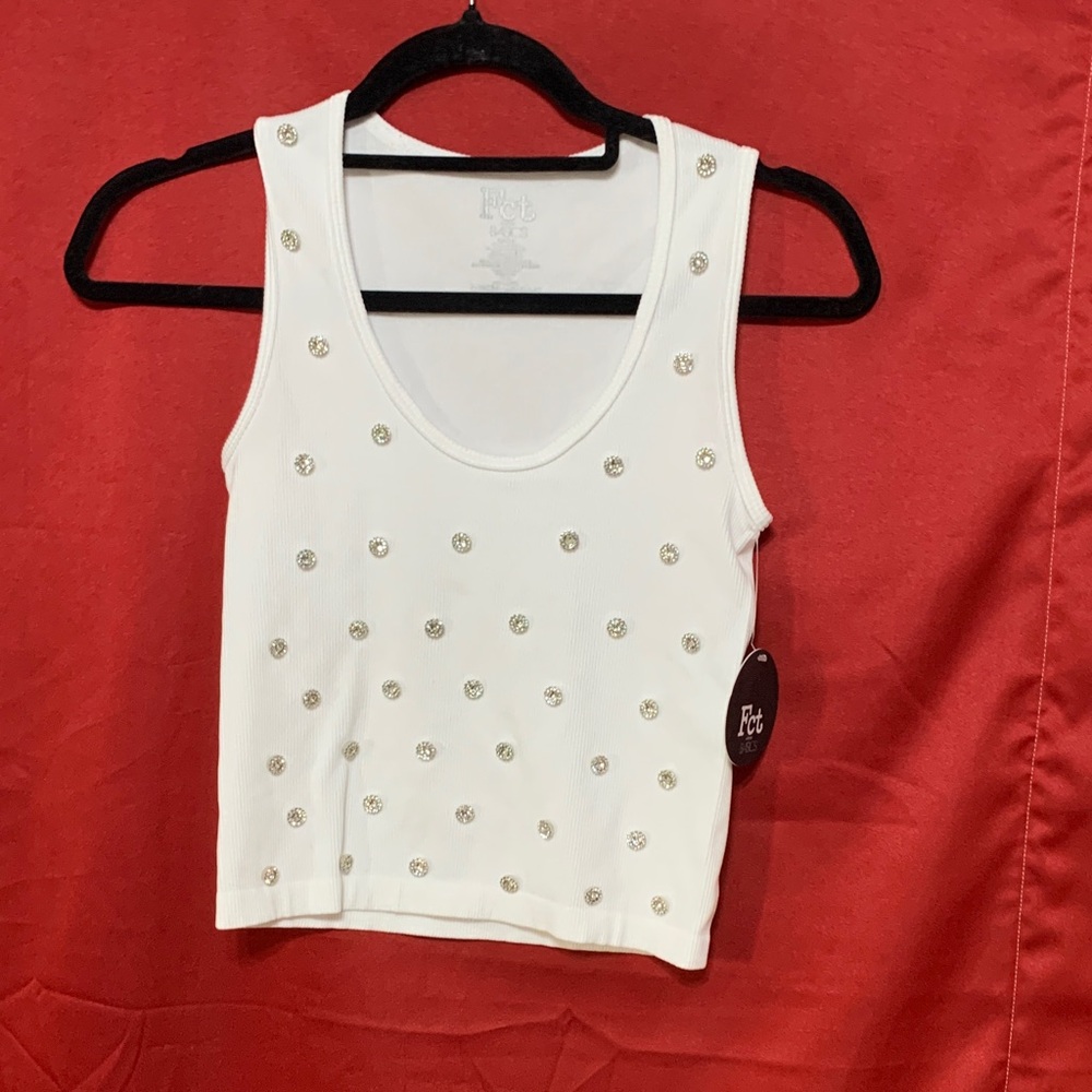 #075 medium NWT full circle trends ribbed White tank with blingy Embellishments
